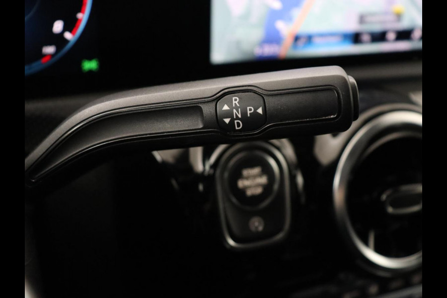 Mercedes-Benz CLA-Klasse Shooting Brake 180 Business Solution | Stoelverwarming | Carplay | Camera | Half leder | Widescreen | Dodehoek detectie | Navigatie | Park Assist