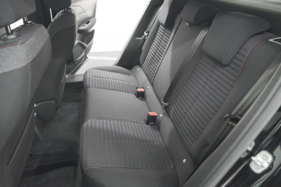 Peugeot 2008 PureTech 130 Active Pack | Trekhaak | Camera | Navigatie | Parkeersensoren | Apple Carplay