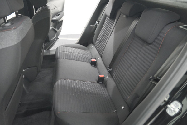 Peugeot 2008 PureTech 130 Active Pack | Trekhaak | Camera | Navigatie | Parkeersensoren | Apple Carplay