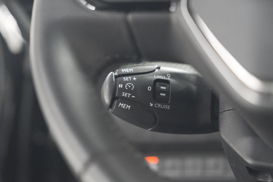 Peugeot 2008 PureTech 130 Active Pack | Trekhaak | Camera | Navigatie | Parkeersensoren | Apple Carplay