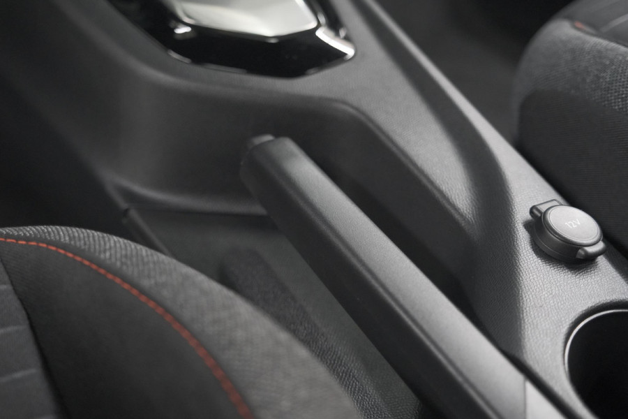 Peugeot 2008 PureTech 130 Active Pack | Trekhaak | Camera | Navigatie | Parkeersensoren | Apple Carplay