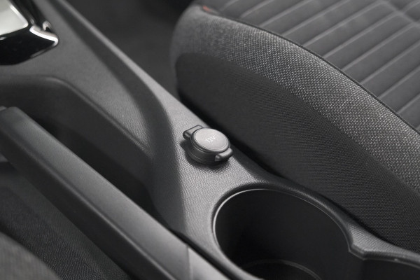 Peugeot 2008 PureTech 130 Active Pack | Trekhaak | Camera | Navigatie | Parkeersensoren | Apple Carplay