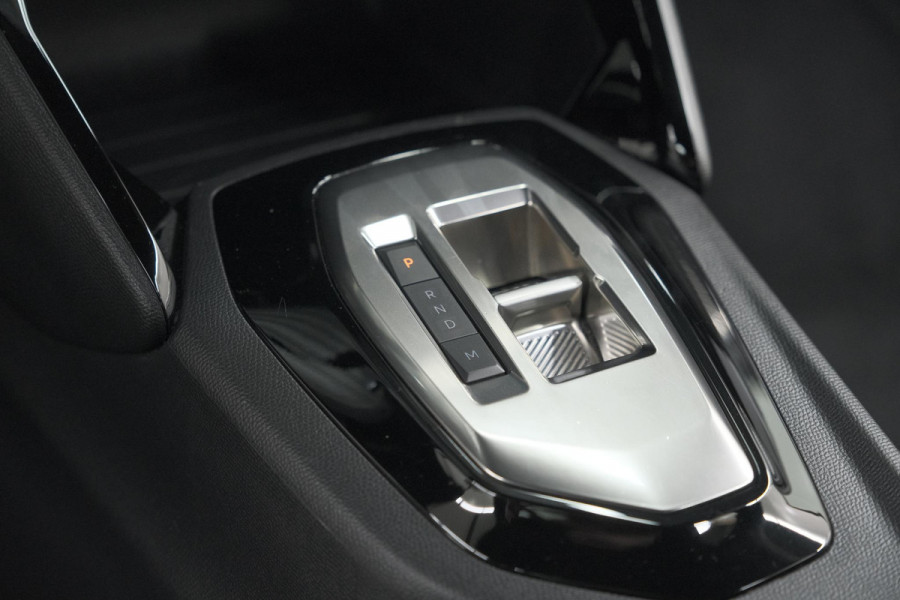 Peugeot 2008 PureTech 130 Active Pack | Trekhaak | Camera | Navigatie | Parkeersensoren | Apple Carplay