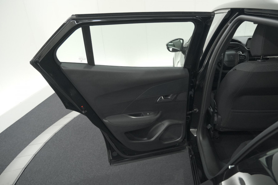 Peugeot 2008 PureTech 130 Active Pack | Trekhaak | Camera | Navigatie | Parkeersensoren | Apple Carplay