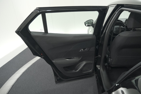 Peugeot 2008 PureTech 130 Active Pack | Trekhaak | Camera | Navigatie | Parkeersensoren | Apple Carplay