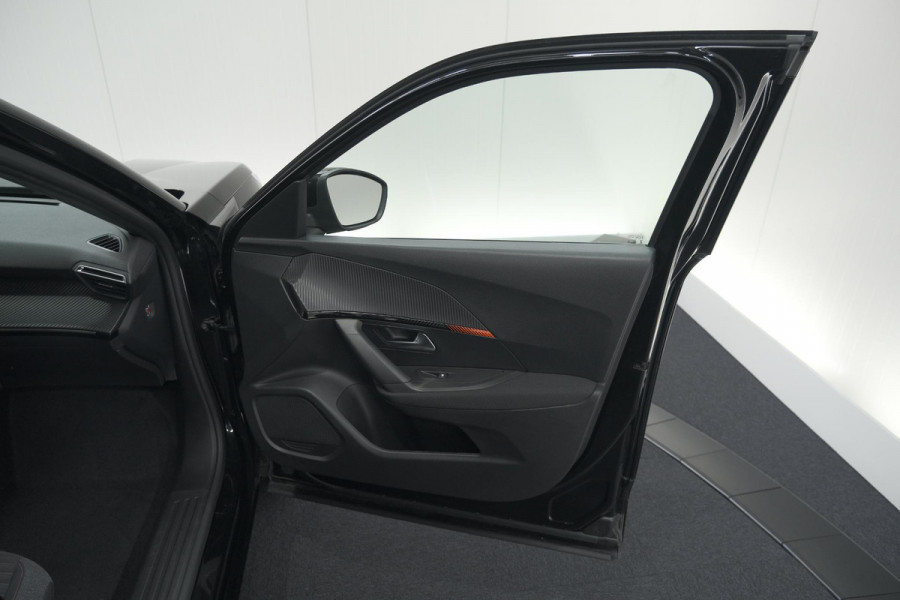 Peugeot 2008 PureTech 130 Active Pack | Trekhaak | Camera | Navigatie | Parkeersensoren | Apple Carplay