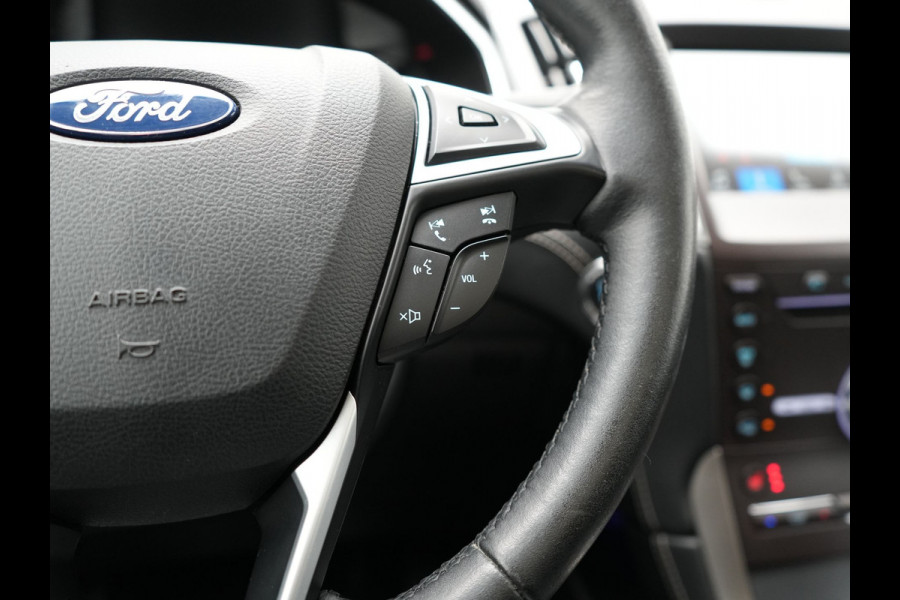 Ford S-Max 2.0 Vignale 7 Persoons 241pk Dealer O.H. | Panodak | Adaptive Cruise | 360 Camera | Lederen Comfortstoelen Memory & Verwarmd | Apple Carplay | Stuur Verwarmd | Keyless | Sfeerverlichting | Blis | Navigatie | DAB |