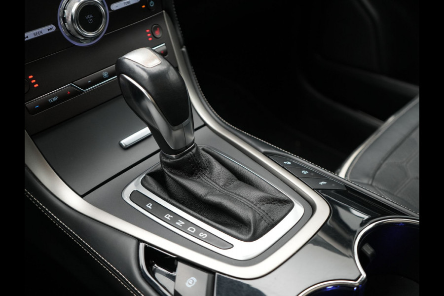 Ford S-Max 2.0 Vignale 7 Persoons 241pk Dealer O.H. | Panodak | Adaptive Cruise | 360 Camera | Lederen Comfortstoelen Memory & Verwarmd | Apple Carplay | Stuur Verwarmd | Keyless | Sfeerverlichting | Blis | Navigatie | DAB |