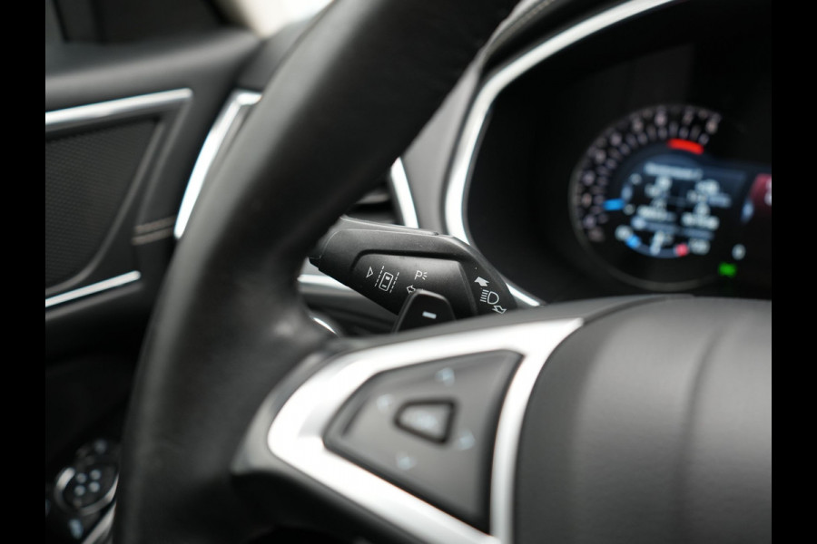 Ford S-Max 2.0 Vignale 7 Persoons 241pk Dealer O.H. | Panodak | Adaptive Cruise | 360 Camera | Lederen Comfortstoelen Memory & Verwarmd | Apple Carplay | Stuur Verwarmd | Keyless | Sfeerverlichting | Blis | Navigatie | DAB |