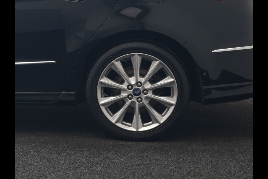 Ford S-Max 2.0 Vignale 7 Persoons 241pk Dealer O.H. | Panodak | Adaptive Cruise | 360 Camera | Lederen Comfortstoelen Memory & Verwarmd | Apple Carplay | Stuur Verwarmd | Keyless | Sfeerverlichting | Blis | Navigatie | DAB |