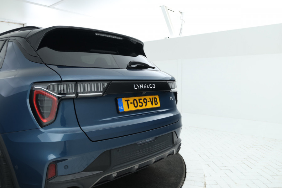 Lynk & Co 01 1.5 Zwarte hemel, Panorama dak, Black pakket!