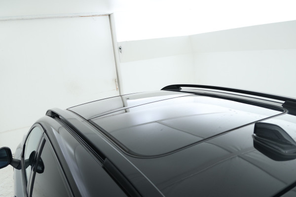 Lynk & Co 01 1.5 Zwarte hemel, Panorama dak, Black pakket!