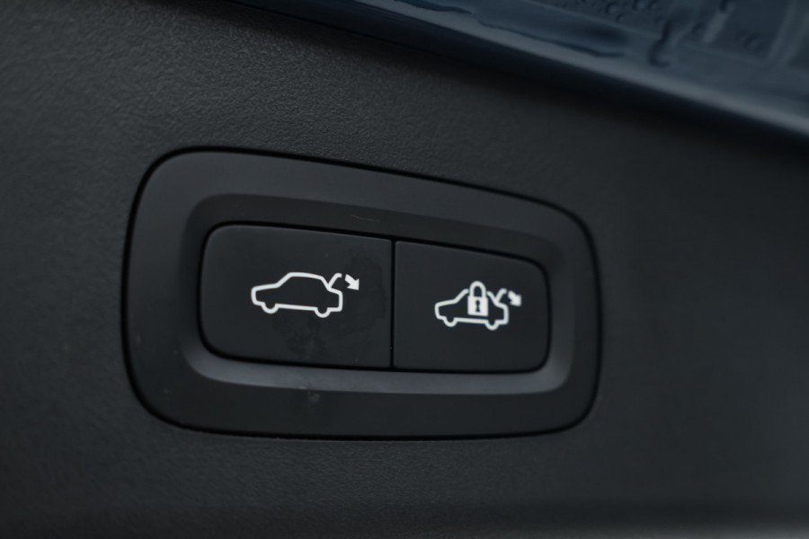 Lynk & Co 01 1.5 Zwarte hemel, Panorama dak, Black pakket!