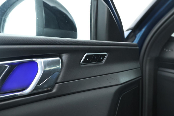 Lynk & Co 01 1.5 Zwarte hemel, Panorama dak, Black pakket!