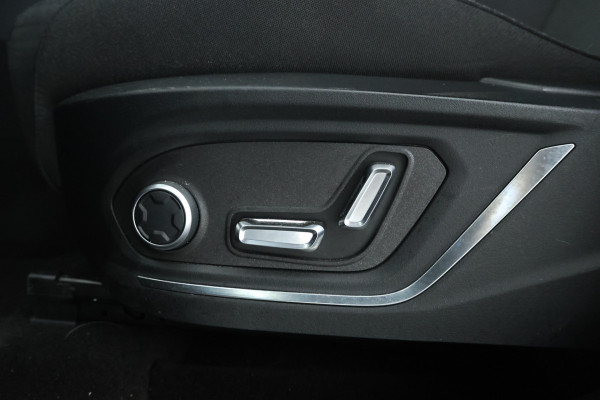 Lynk & Co 01 1.5 Zwarte hemel, Panorama dak, Black pakket!