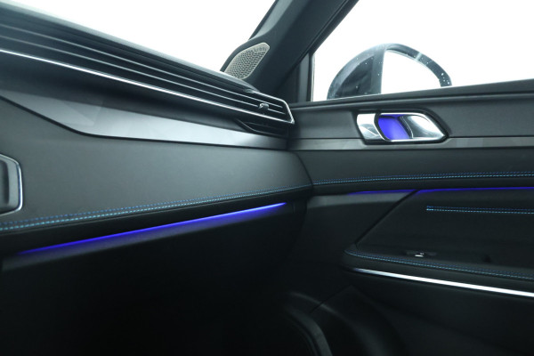 Lynk & Co 01 1.5 Zwarte hemel, Panorama dak, Black pakket!