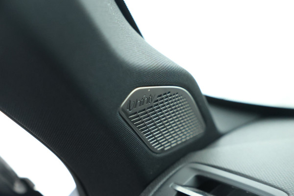 Lynk & Co 01 1.5 Zwarte hemel, Panorama dak, Black pakket!