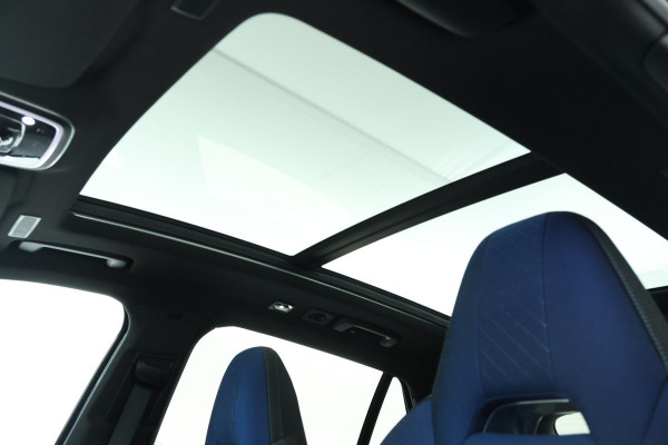 Lynk & Co 01 1.5 Zwarte hemel, Panorama dak, Black pakket!