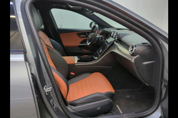 Mercedes-Benz C-Klasse Estate 180 AMG Line Full Options NL Auto (€ 69.167 New!) Panoramadak Burmester Audio Achterasbesturing Digital LED Koplamp Ambiente Premium Plus Pack Leder HUD Display Night Pack