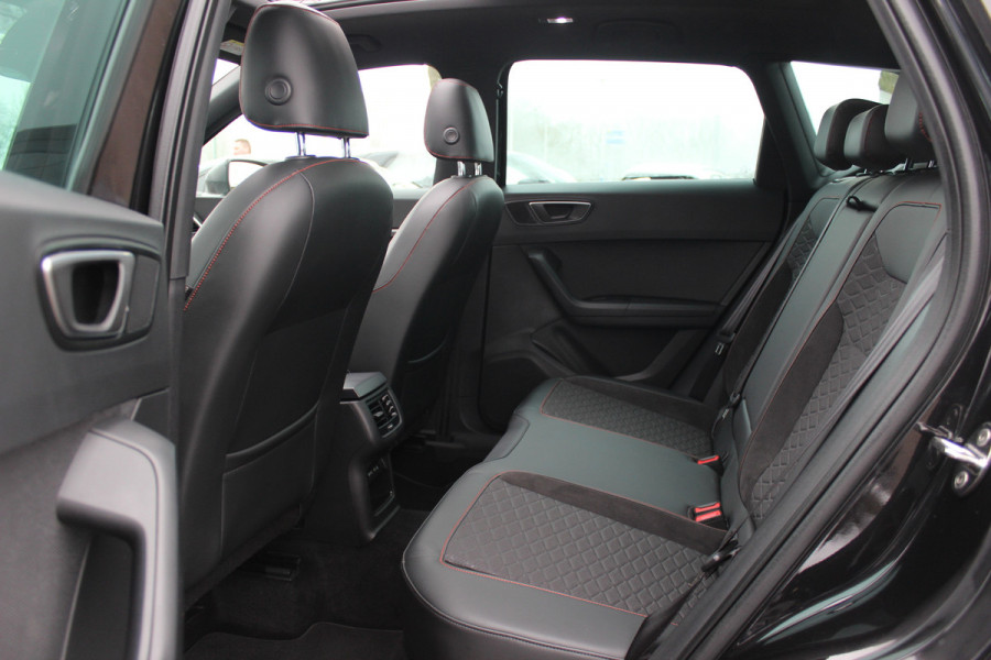 Seat Ateca 1.5 TSI Xperience Business Intense / Trekhaak / Panoramadak / Camera / Virtual Cockpit / CarPlay / 18'' / Keyless / Rijstrooksensor / Navigatie / LED / DAB / Stuur+Stoelverwarming / ACC
