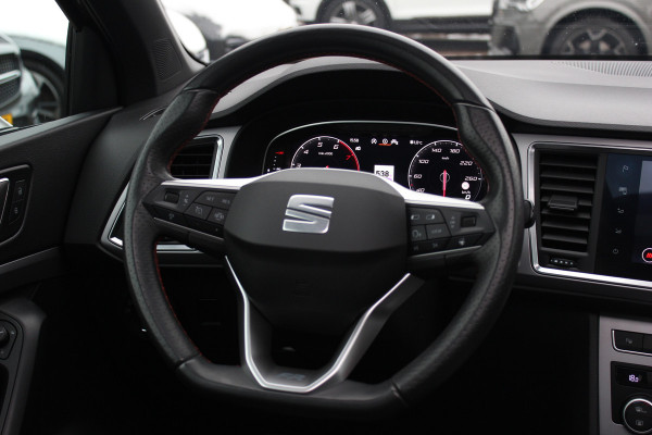 Seat Ateca 1.5 TSI Xperience Business Intense / Trekhaak / Panoramadak / Camera / Virtual Cockpit / CarPlay / 18'' / Keyless / Rijstrooksensor / Navigatie / LED / DAB / Stuur+Stoelverwarming / ACC