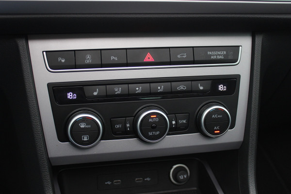 Seat Ateca 1.5 TSI Xperience Business Intense / Trekhaak / Panoramadak / Camera / Virtual Cockpit / CarPlay / 18'' / Keyless / Rijstrooksensor / Navigatie / LED / DAB / Stuur+Stoelverwarming / ACC