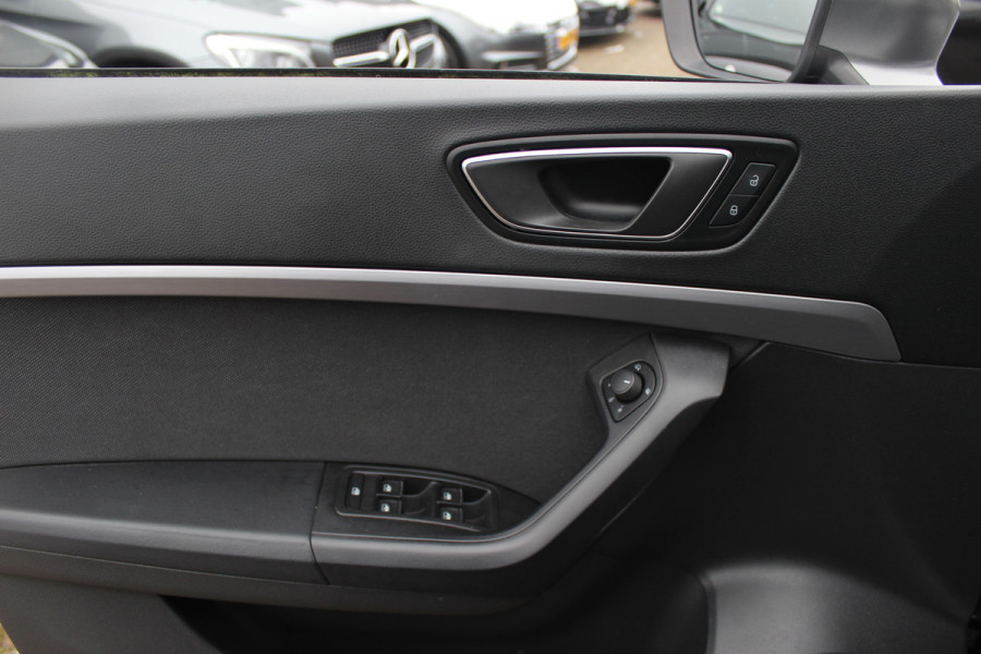 Seat Ateca 1.5 TSI Xperience Business Intense / Trekhaak / Panoramadak / Camera / Virtual Cockpit / CarPlay / 18'' / Keyless / Rijstrooksensor / Navigatie / LED / DAB / Stuur+Stoelverwarming / ACC