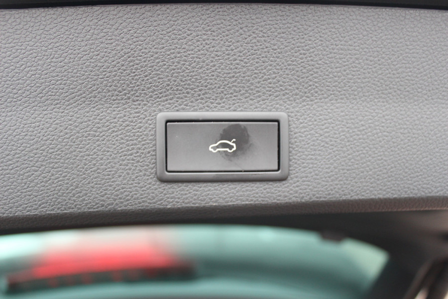 Seat Ateca 1.5 TSI Xperience Business Intense / Trekhaak / Panoramadak / Camera / Virtual Cockpit / CarPlay / 18'' / Keyless / Rijstrooksensor / Navigatie / LED / DAB / Stuur+Stoelverwarming / ACC