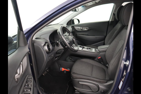 Hyundai Kona EV Fashion 64 kWh | 3-Fase | SOH 100% | Head-Up | Adaptive cruise | Carplay | Warmtepomp | Camera | Krell Audio | Navigatie | Parkeerhulp