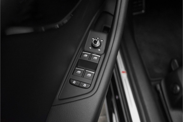 Audi A5 Sportback 35 TFSI S Edition Competition Pano Matrix Zwart Optiek 19"