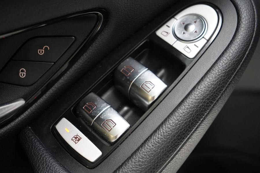 Mercedes-Benz C-Klasse 250 Premium Plus | Panoramadak | Navigatie | Stoelverwarming | Parkeersensoren