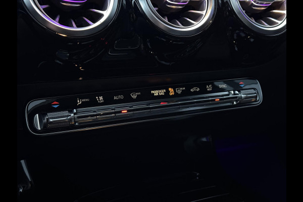 Mercedes-Benz CLA-Klasse 200 Aut AMG Sport Edition | Panorama | Trekhaak | Memory | Apple Carplay |