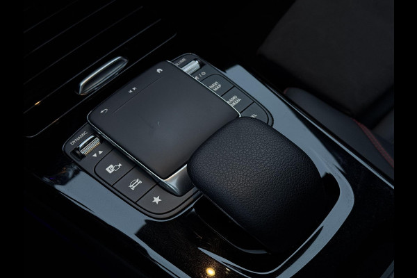 Mercedes-Benz CLA-Klasse 200 Aut AMG Sport Edition | Panorama | Trekhaak | Memory | Apple Carplay |