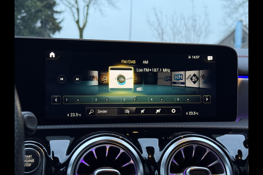 Mercedes-Benz CLA-Klasse 200 Aut AMG Sport Edition | Panorama | Trekhaak | Memory | Apple Carplay |