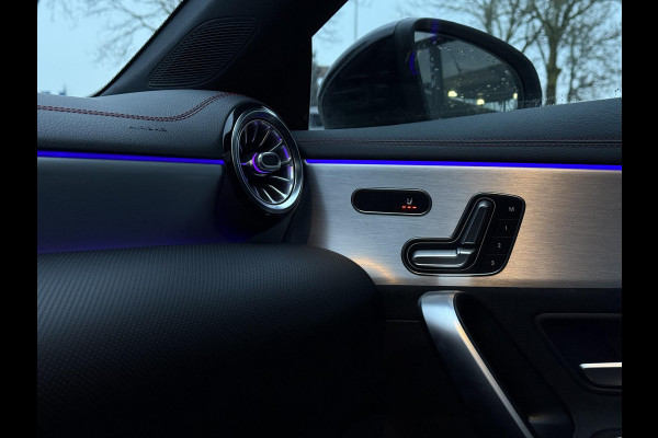 Mercedes-Benz CLA-Klasse 200 Aut AMG Sport Edition | Panorama | Trekhaak | Memory | Apple Carplay |