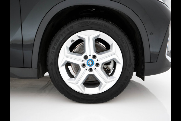 BMW iX1 xDrive30 Launch Edition 67 kWh [ 3-Fase-11kW ] {SOH-100%} (INCL-BTW) Aut. *FULL-LED | DIGI-COCKPIT | DAB+ | NAVI-FULLMAP | PRIVACYGLASS | COMFORTSEATS | ECC | PDC | CRUISE | 18''ALU*