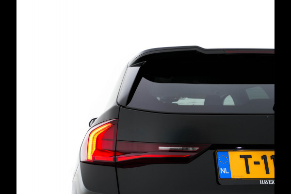 BMW iX1 xDrive30 Launch Edition 67 kWh [ 3-Fase-11kW ] {SOH-100%} (INCL-BTW) Aut. *FULL-LED | DIGI-COCKPIT | DAB+ | NAVI-FULLMAP | PRIVACYGLASS | COMFORTSEATS | ECC | PDC | CRUISE | 18''ALU*