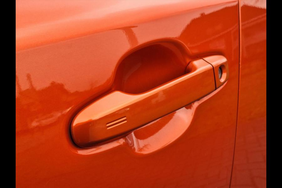 Toyota C-HR 2.0 Hybrid Launch Edition | Leer, Dodehoekherkenning, Parkeersensoren, Stoel + Stuurverwarming, Bi-Tone