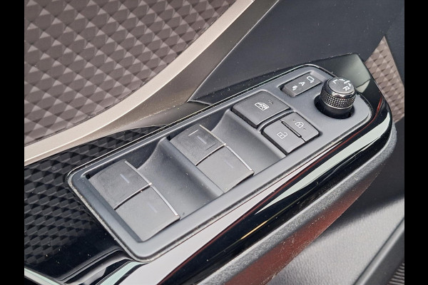 Toyota C-HR 2.0 Hybrid Launch Edition | Leer, Dodehoekherkenning, Parkeersensoren, Stoel + Stuurverwarming, Bi-Tone