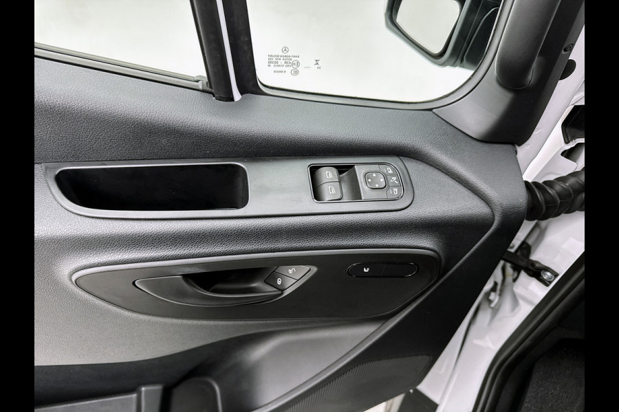 Mercedes-Benz Sprinter 319 1.9 Pro L2H1 3500kg trekhaak Distronic Navigatie Led Stoelverwarming Comfortstoel Betimmering
