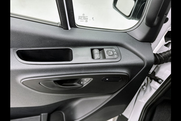 Mercedes-Benz Sprinter 319 1.9 Pro L2H1 3500kg trekhaak Distronic Navigatie Led Stoelverwarming Comfortstoel Betimmering
