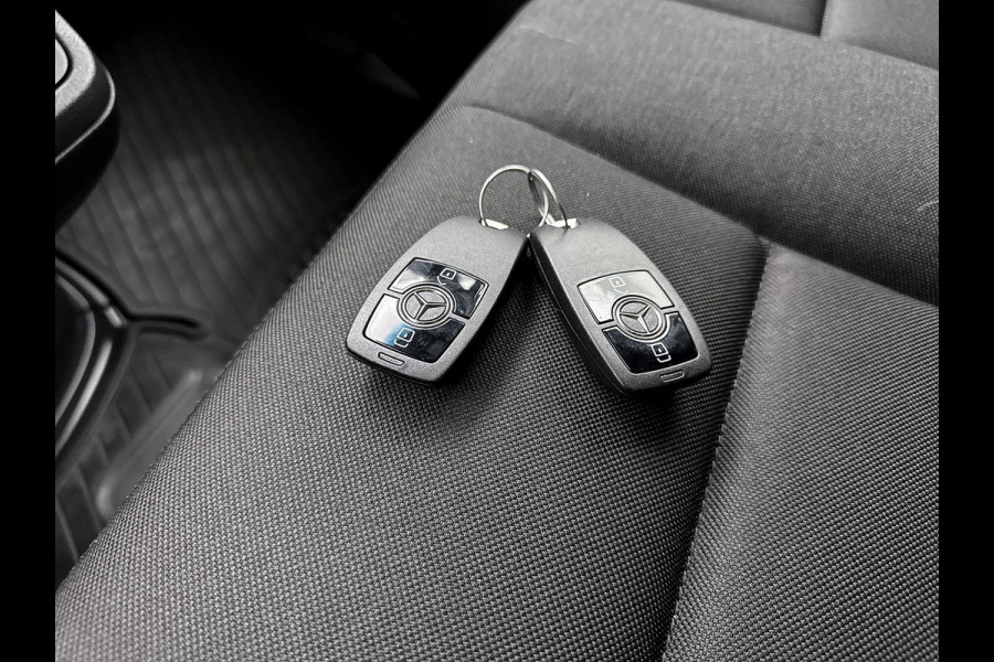 Mercedes-Benz Sprinter 319 1.9 Pro L2H1 3500kg trekhaak Distronic Navigatie Led Stoelverwarming Comfortstoel Betimmering