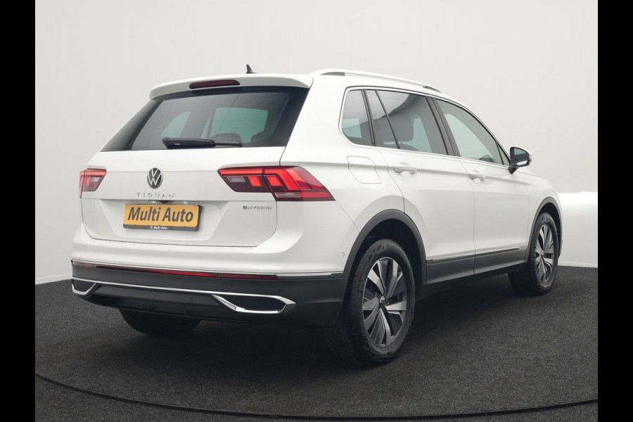 Volkswagen Tiguan 1.4 TSI eHybrid Elegance Plug In Hybrid 245pk Dealer O.H. PHEV | Trekhaak Af Fabriek | Adaptive Cruise | Head Up | Camera | Alcantara Comfortstoelen Verwarmd | Sfeerverlichting | IQ Light | Apple Carplay | Virtual | Blis | Navigatie | DAB |