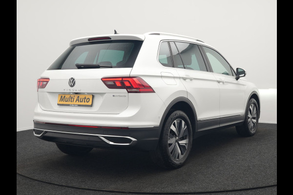 Volkswagen Tiguan 1.4 TSI eHybrid Elegance Plug In Hybrid 245pk Dealer O.H. PHEV | Trekhaak Af Fabriek | Adaptive Cruise | Head Up | Camera | Alcantara Comfortstoelen Verwarmd | Sfeerverlichting | IQ Light | Apple Carplay | Virtual | Blis | Navigatie | DAB |
