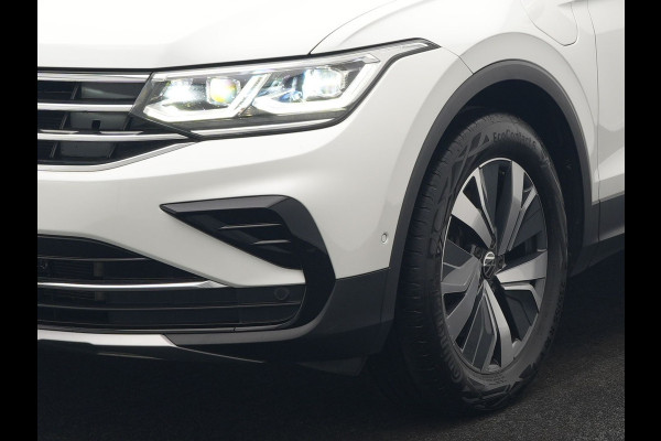 Volkswagen Tiguan 1.4 TSI eHybrid Elegance Plug In Hybrid 245pk Dealer O.H. PHEV | Trekhaak Af Fabriek | Adaptive Cruise | Head Up | Camera | Alcantara Comfortstoelen Verwarmd | Sfeerverlichting | IQ Light | Apple Carplay | Virtual | Blis | Navigatie | DAB |