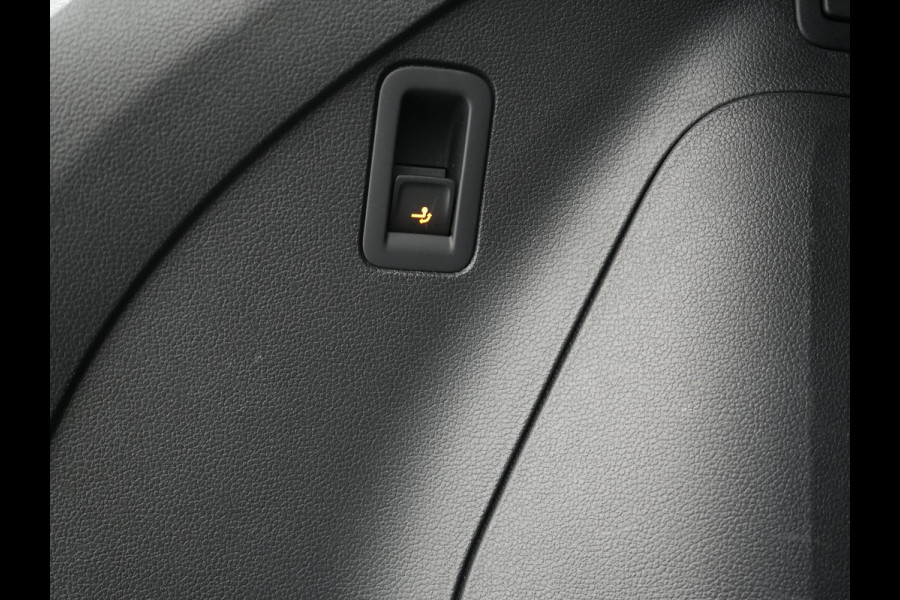 Volkswagen Tiguan 1.4 TSI eHybrid Elegance Plug In Hybrid 245pk Dealer O.H. PHEV | Trekhaak Af Fabriek | Adaptive Cruise | Head Up | Camera | Alcantara Comfortstoelen Verwarmd | Sfeerverlichting | IQ Light | Apple Carplay | Virtual | Blis | Navigatie | DAB |