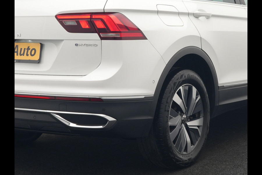 Volkswagen Tiguan 1.4 TSI eHybrid Elegance Plug In Hybrid 245pk Dealer O.H. PHEV | Trekhaak Af Fabriek | Adaptive Cruise | Head Up | Camera | Alcantara Comfortstoelen Verwarmd | Sfeerverlichting | IQ Light | Apple Carplay | Virtual | Blis | Navigatie | DAB |