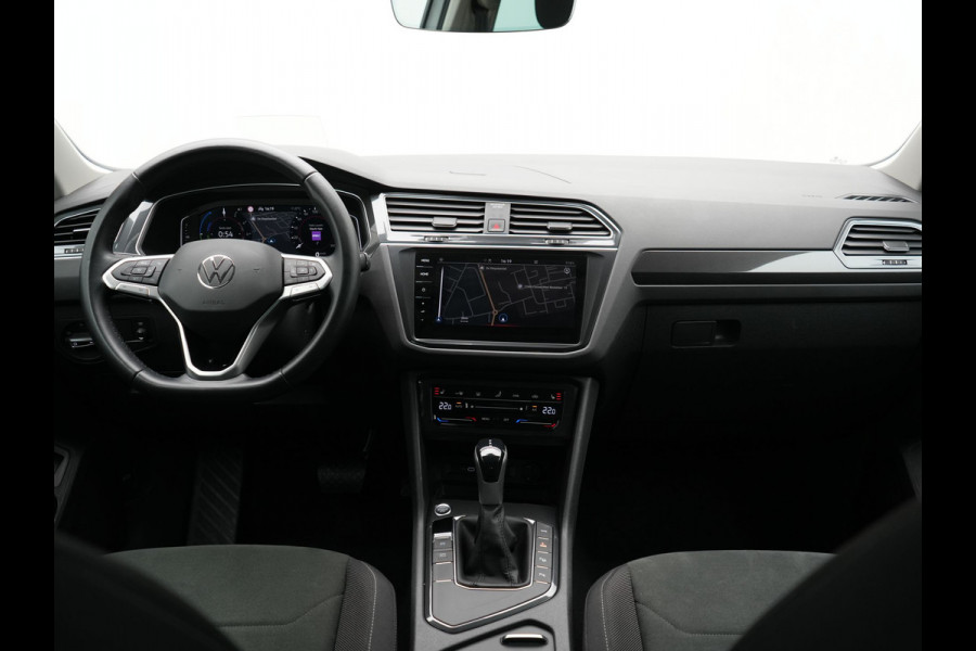 Volkswagen Tiguan 1.4 TSI eHybrid Elegance Plug In Hybrid 245pk Dealer O.H. PHEV | Trekhaak Af Fabriek | Adaptive Cruise | Head Up | Camera | Alcantara Comfortstoelen Verwarmd | Sfeerverlichting | IQ Light | Apple Carplay | Virtual | Blis | Navigatie | DAB |