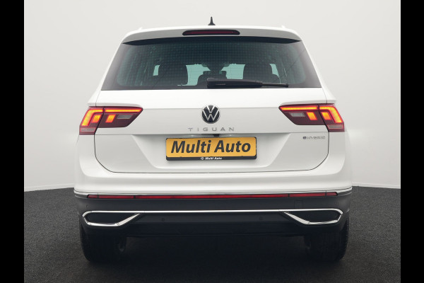 Volkswagen Tiguan 1.4 TSI eHybrid Elegance Plug In Hybrid 245pk Dealer O.H. PHEV | Trekhaak Af Fabriek | Adaptive Cruise | Head Up | Camera | Alcantara Comfortstoelen Verwarmd | Sfeerverlichting | IQ Light | Apple Carplay | Virtual | Blis | Navigatie | DAB |
