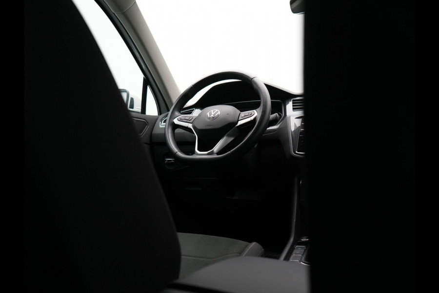 Volkswagen Tiguan 1.4 TSI eHybrid Elegance Plug In Hybrid 245pk Dealer O.H. PHEV | Trekhaak Af Fabriek | Adaptive Cruise | Head Up | Camera | Alcantara Comfortstoelen Verwarmd | Sfeerverlichting | IQ Light | Apple Carplay | Virtual | Blis | Navigatie | DAB |